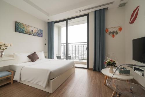 Delux Studio With Gym And Swimming Pool Private Walking Lake In City Centre — 4-Star Luxury Hotel in Hanoi, Vietnam