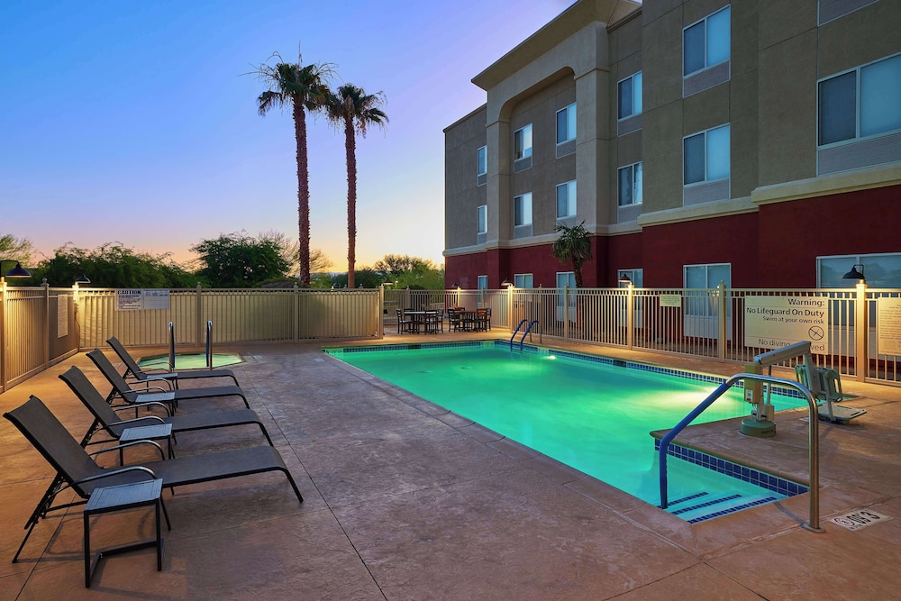 Hampton Inn & Suites Ridgecrest - photo 32