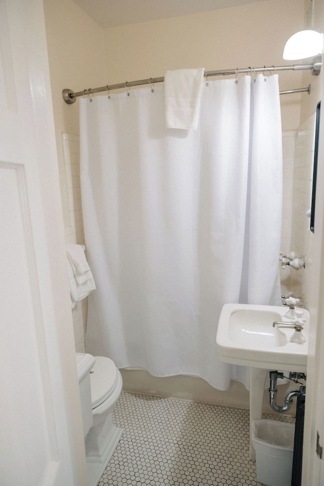 Kenmore Inn - photo 48