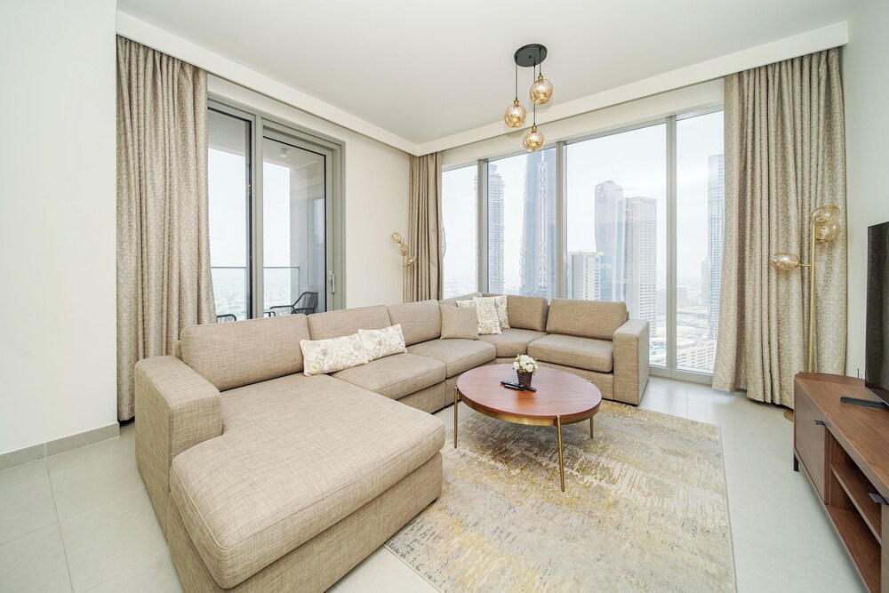 PVH Forte Tower 1 Opulent 2BR near Dubai Mall — 4-Star Luxury Hotel in Dubai, United Arab Emirates
