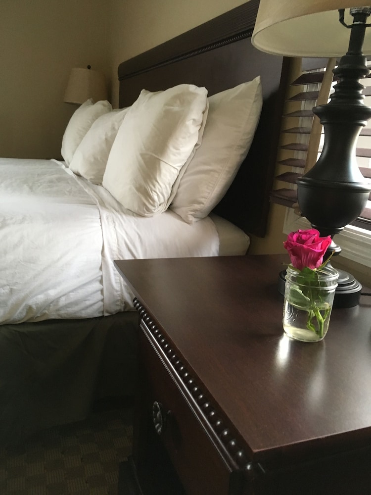 Colts Neck Inn Hotel - photo 12