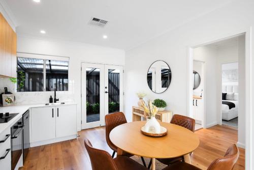 Frankie's Retreat Henley Beach — 4-Star Luxury Hotel in Henley Beach, Australia