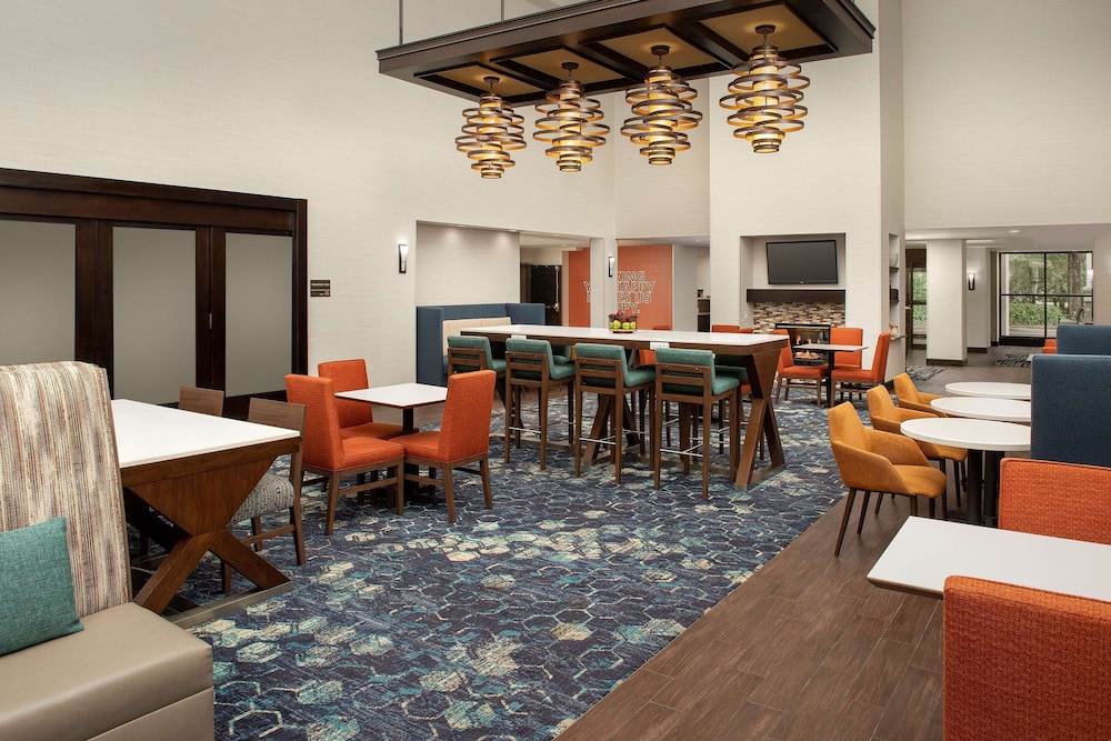 Hampton Inn & Suites Alpharetta - photo 37