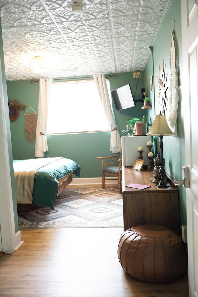 Monroe Street Suites - photo 11