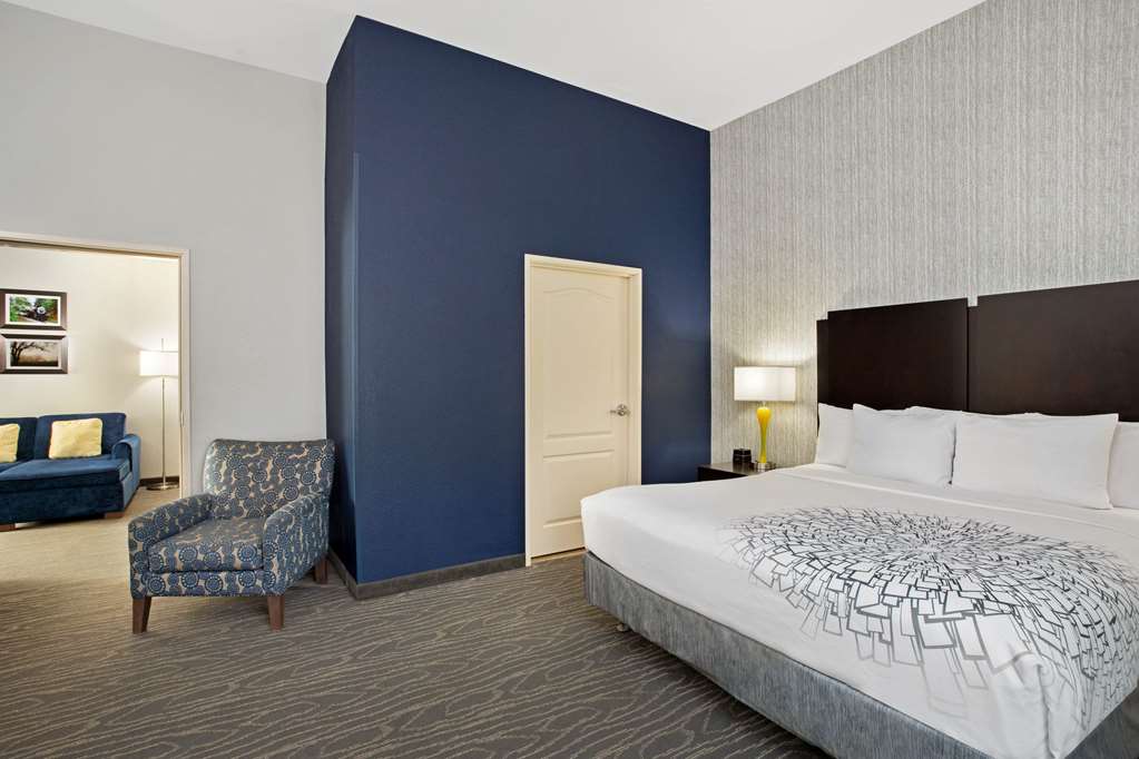 La Quinta Inn & Suites by Wyndham Palestine - photo 26