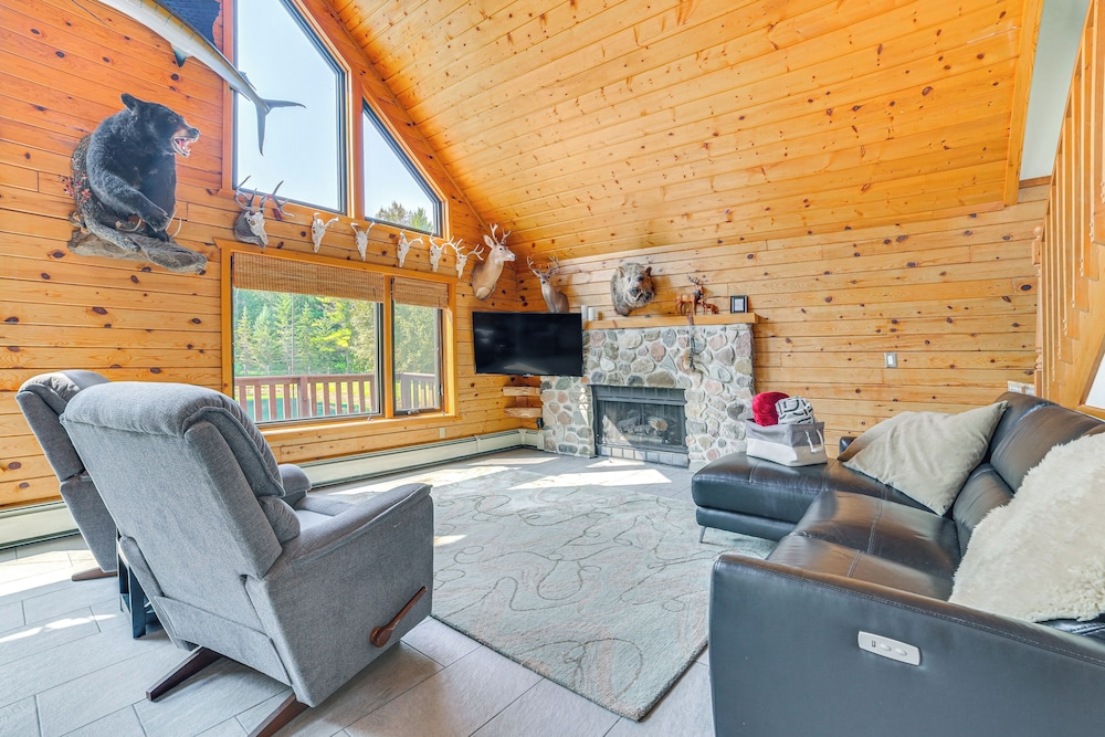 Michigan Cabin W On Site Fishing Pond And Deck 19768806 — Mio