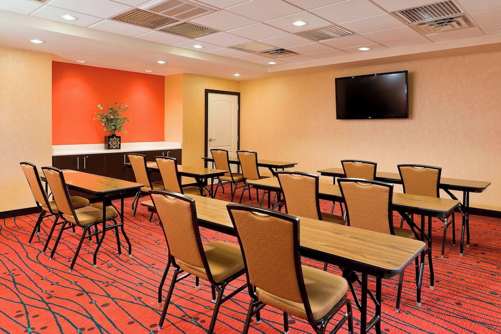 Residence Inn Bismarck North - photo 22