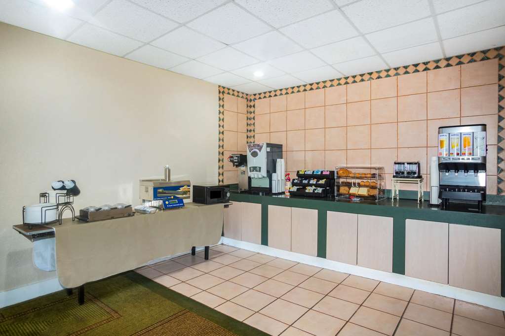 Days Inn by Wyndham Del Rio - photo 54