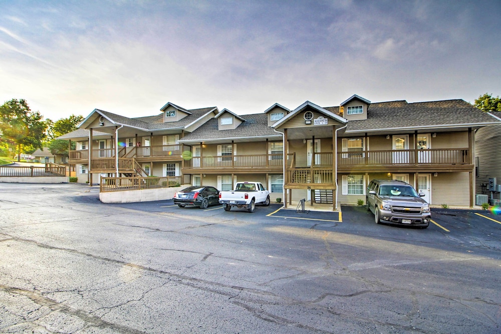 Branson Resort Condo w Lake Taneycomo Access - photo 12