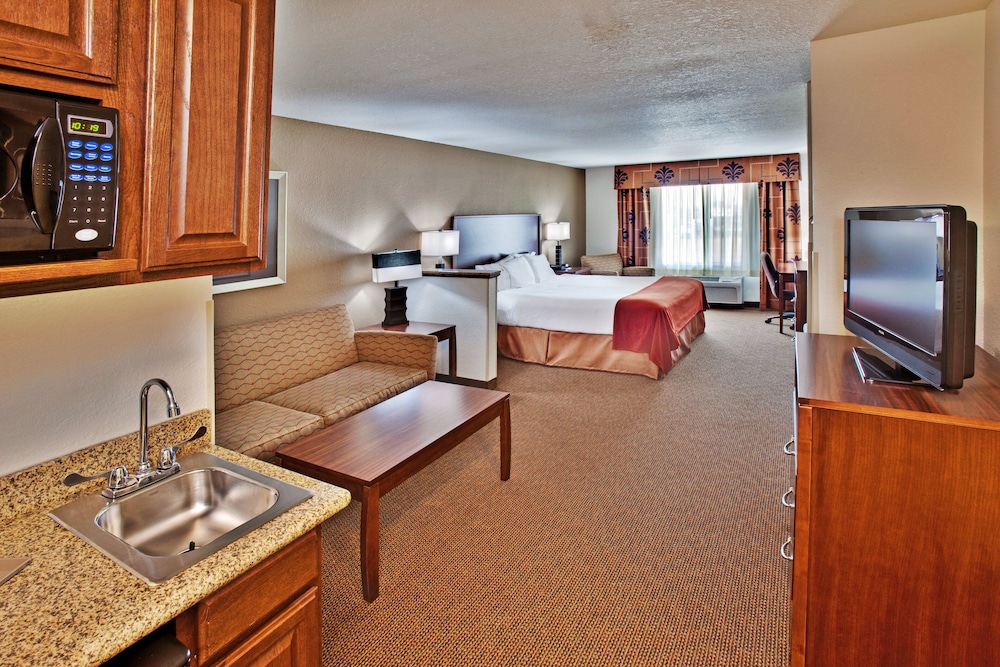 Holiday Inn Express Hotel & Suites Dubuque by IHG - photo 11
