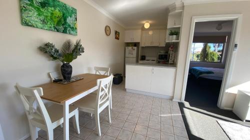 Bright & Comfortable 1BR Unit in Trendy Brunswick — Brunswick — photo 3