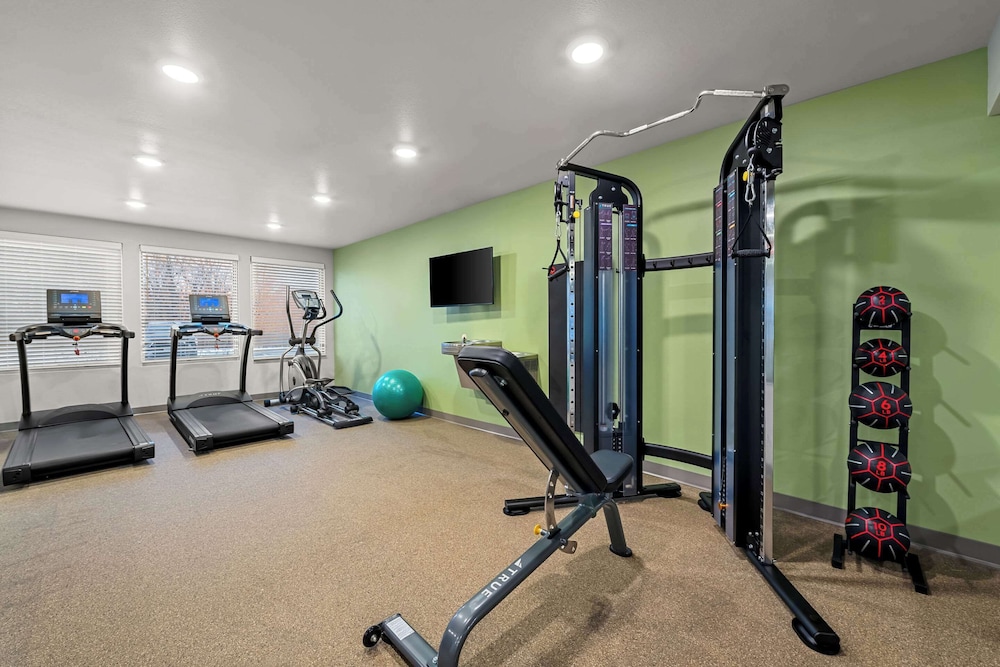 WoodSpring Suites Loves Park Rockford - photo 24
