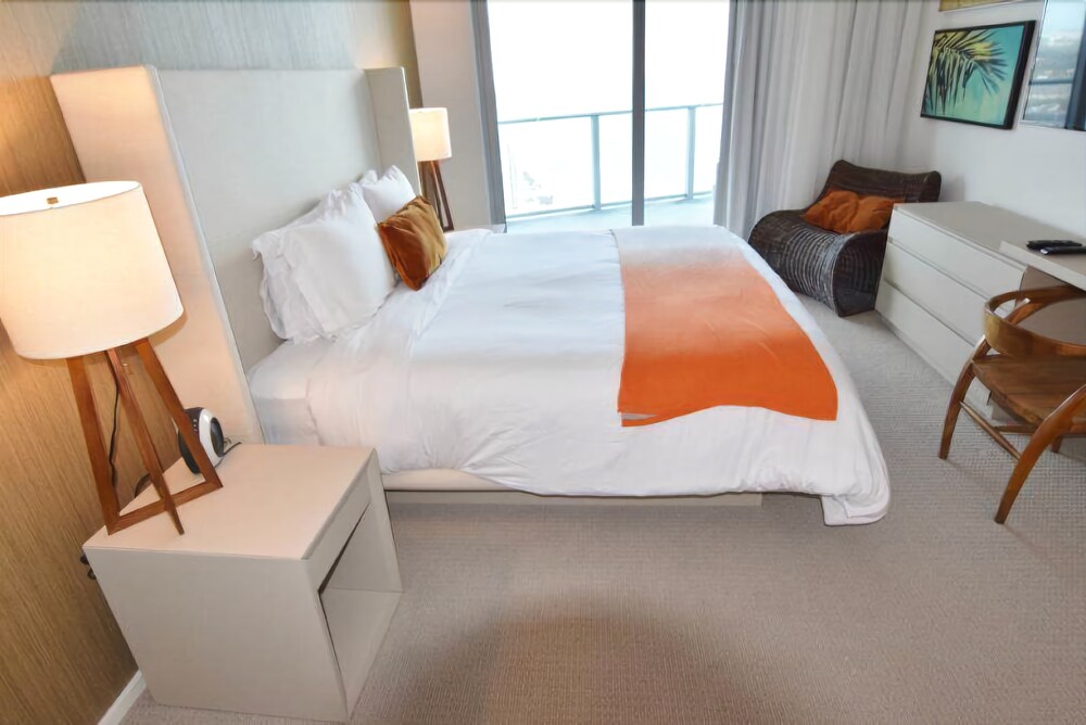 Superb Ocean & Bay View 1 Bed 1 Bath @ Hyde Beach Resort - photo 4