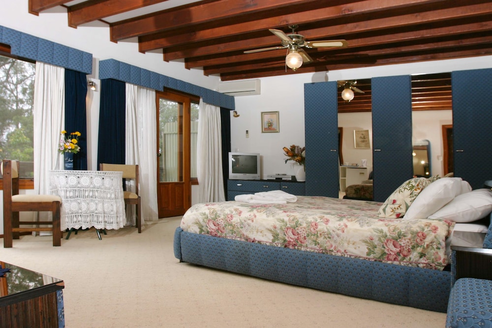 Chalet Swisse Spa — 4-Star Luxury Hotel in Malua Bay, Australia