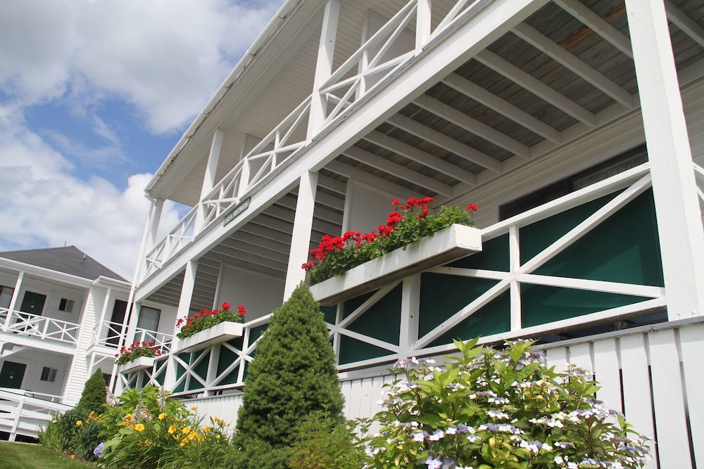 Bluebird Ocean Point Inn - photo 9