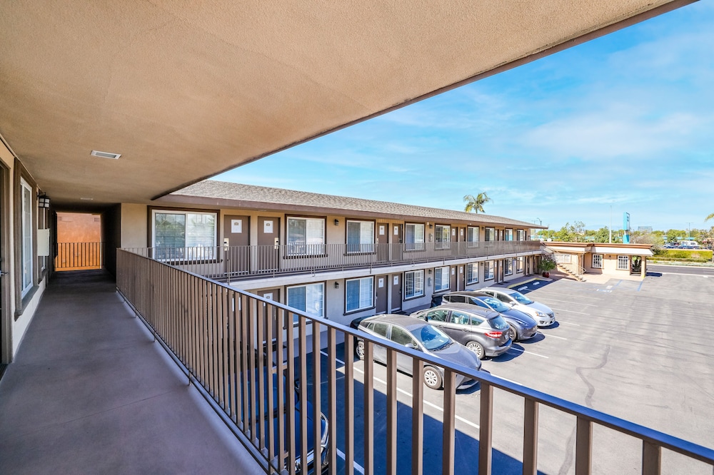 Hotel 414 Anaheim - photo 80