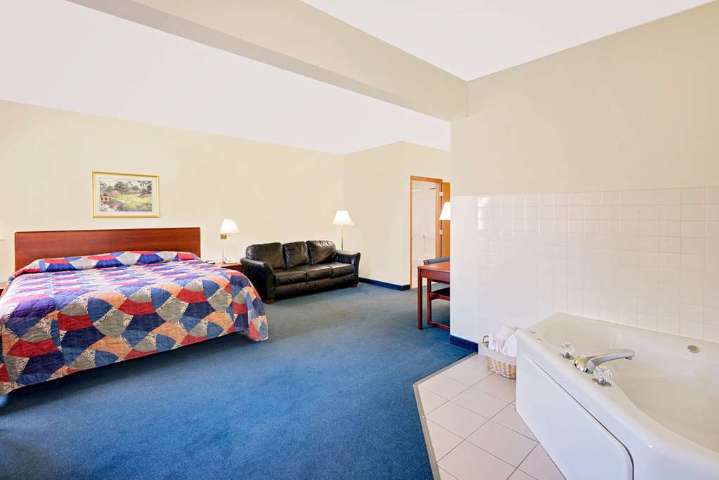 Emmetsburg Hotel and Suites - photo 15