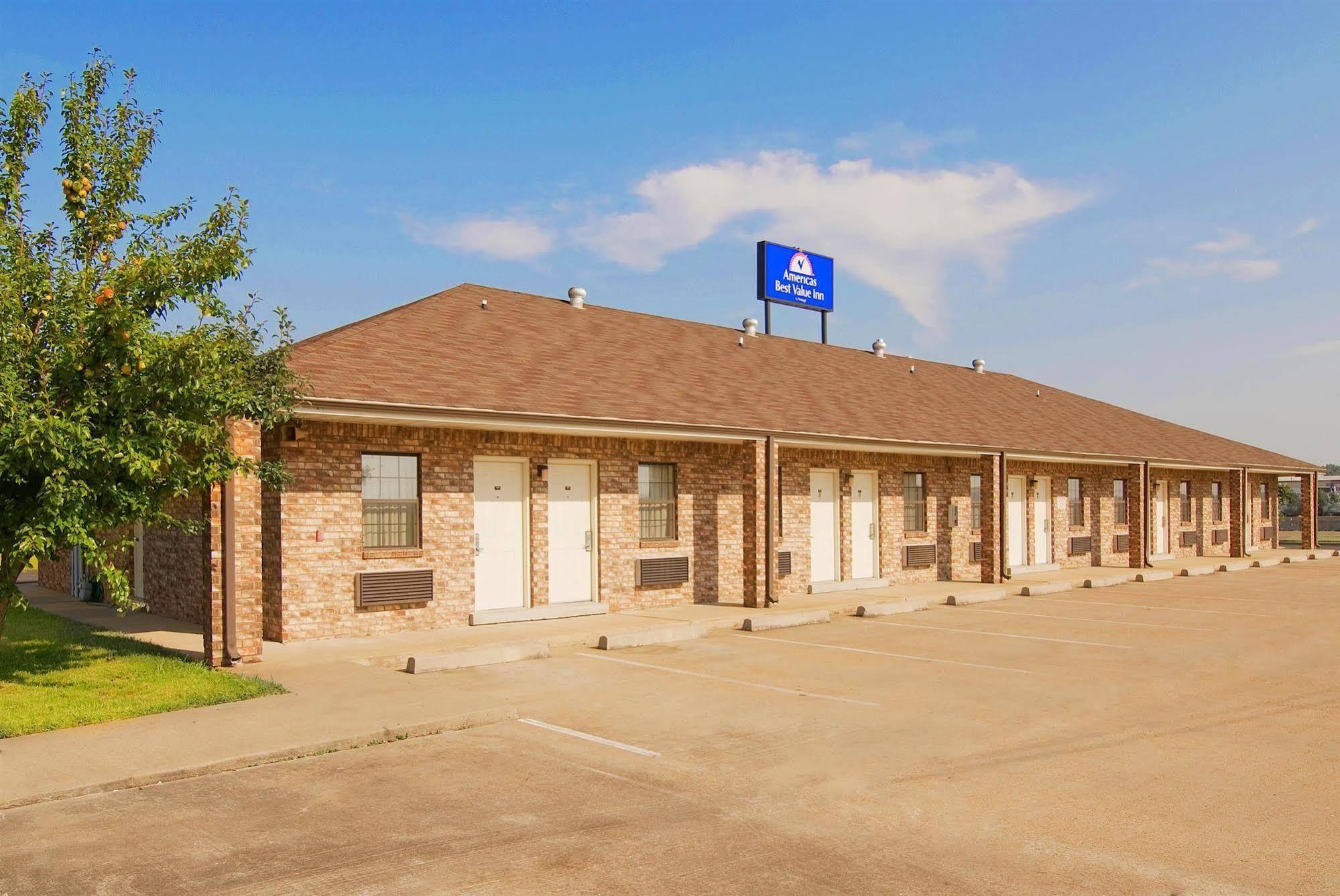 Americas Best Value Inn West Memphis - photo 3