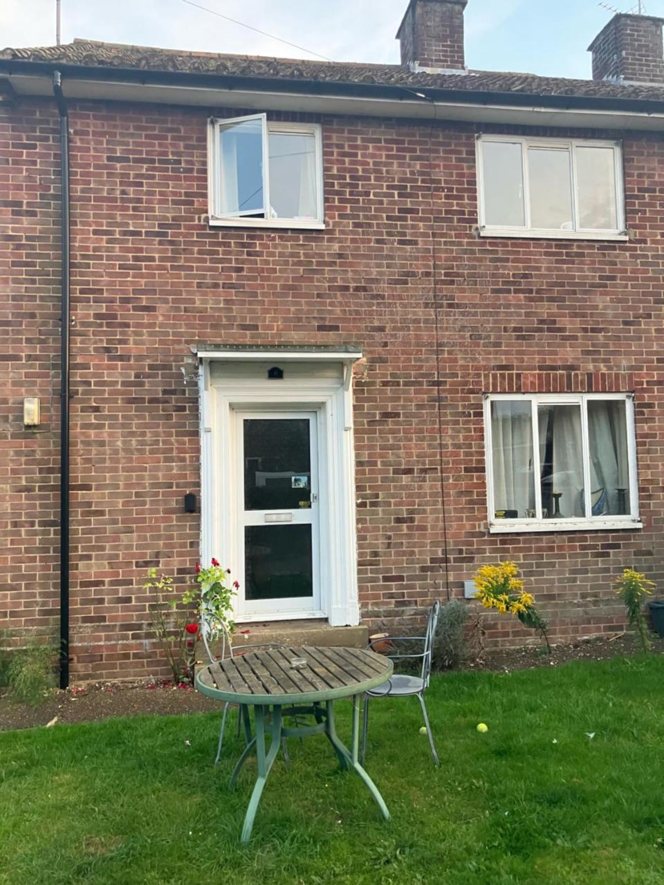 Comfortable rooms upstairs at number 8 in Newmarket, United Kingdom