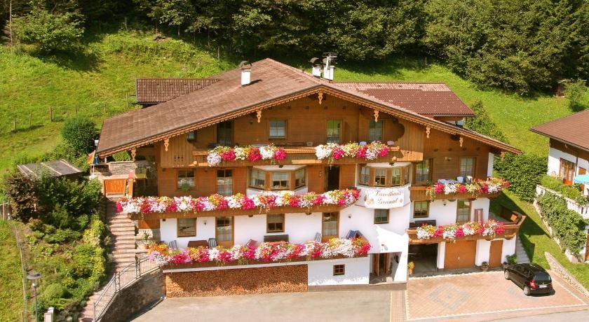 Landhaus Granat — 4-Star Luxury Hotel in Mayrhofen, Austria