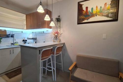 Affordable Condo in Makati w Wi Fi Netflix Pool — 4-Star Luxury Hotel in Manila, Philippines