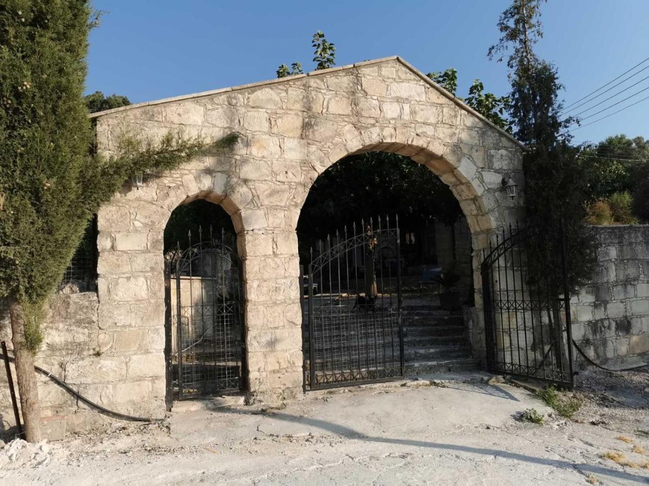Romanos Villa