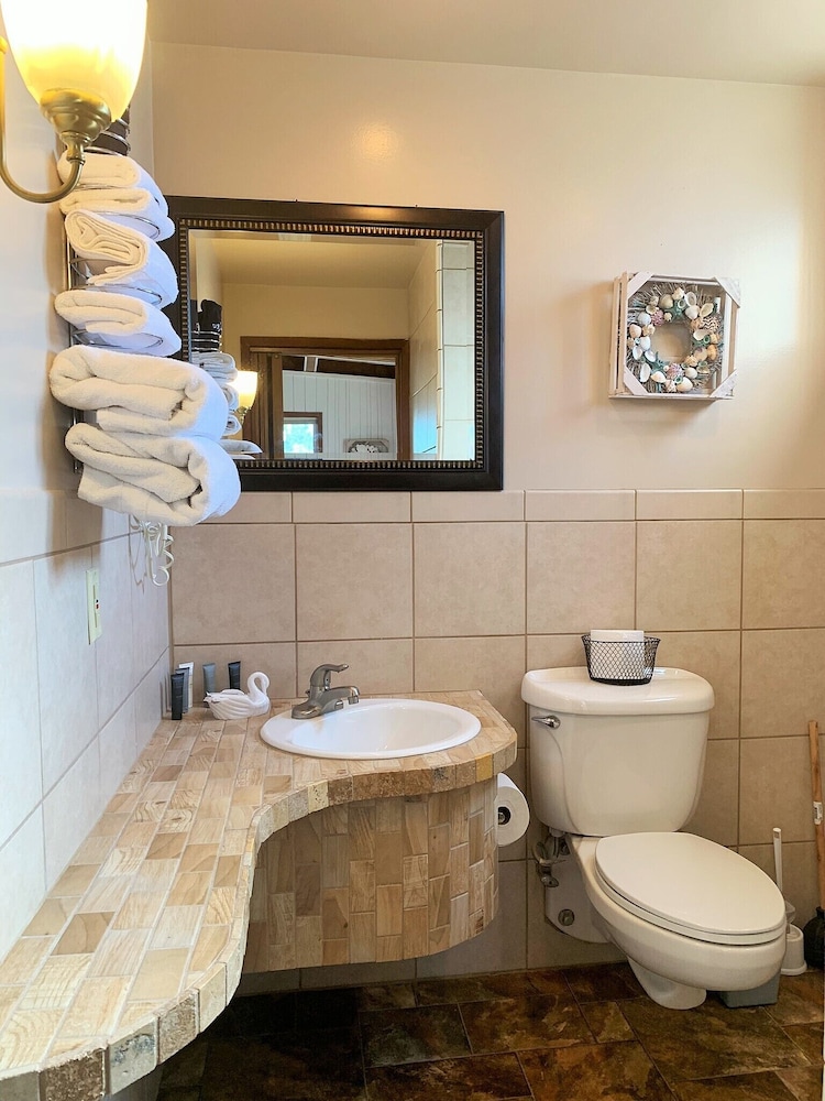 Breakers Boutique Inn - photo 115
