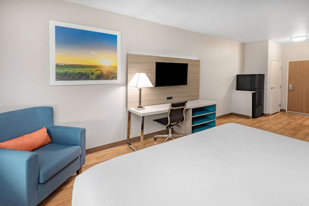 Days Inn & Suites by Wyndham San Antonio near Frost Bank Center - photo 36