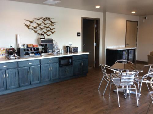 Scenic Shore Inn - photo 38