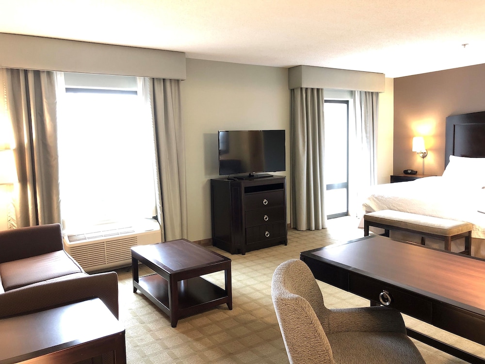 Hampton Inn & Suites Detroit Canton - photo 17