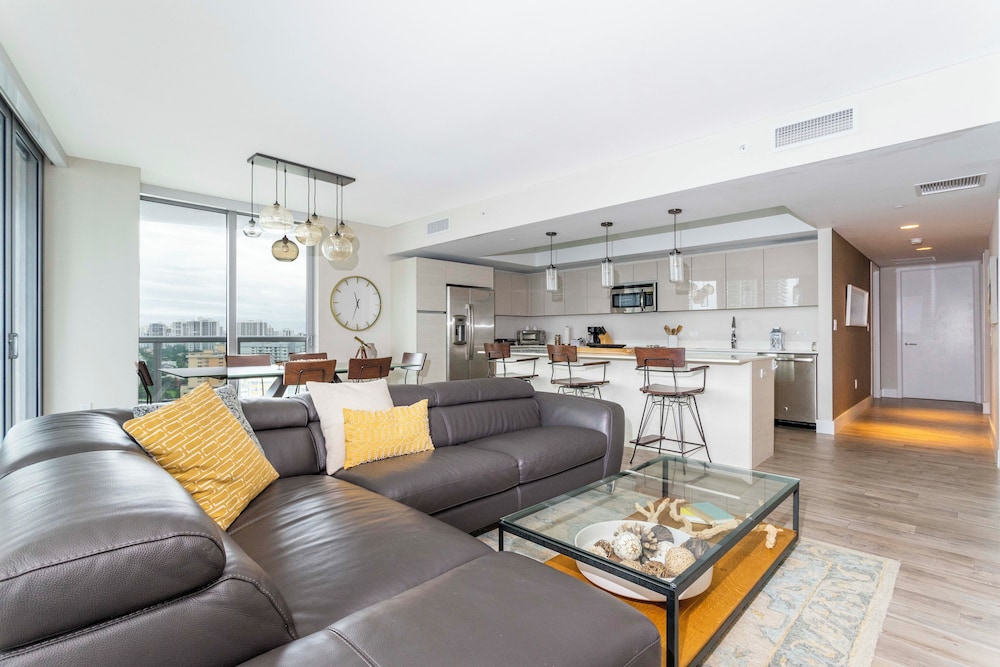 Stunning Bay Front 3 Bed Private Floor Apt 2001 @ BW Resort Miami - photo 12