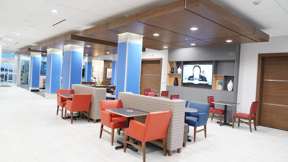 Holiday Inn Express & Suites Dallas Central Market Center by IHG - photo 35