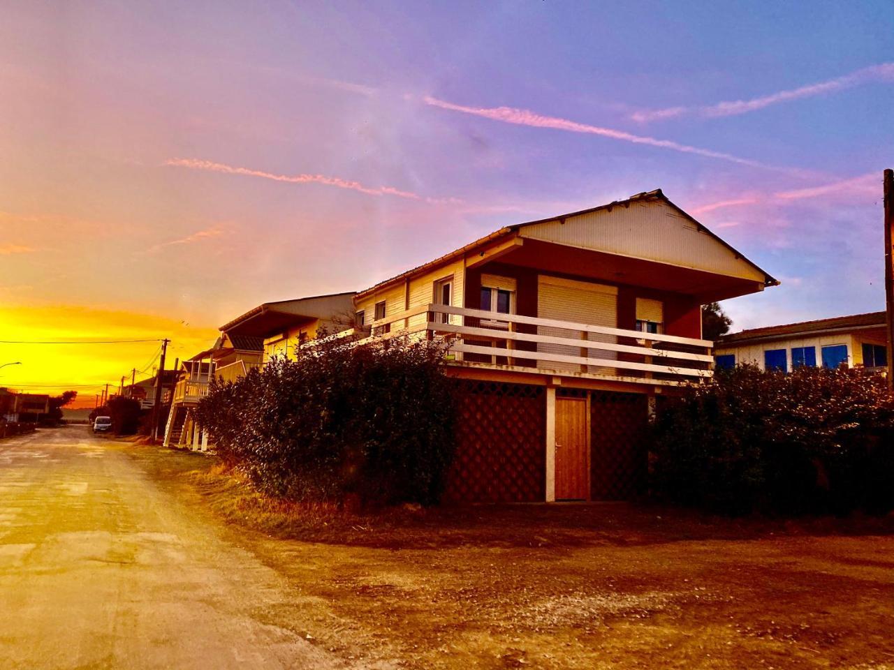 Chalet L' Alienor Avec Jacuzzi Vue Mer 1ere Ligne — 4-Star Luxury Hotel in Gruissan, France