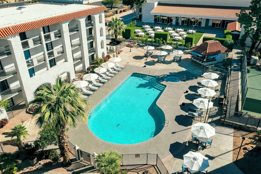 Embassy Suites by Hilton Scottsdale Resort - photo 29