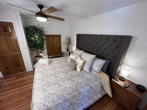 Spacious Cal King Bed Sleeps 6 Full Kitchen in Loveland, United States