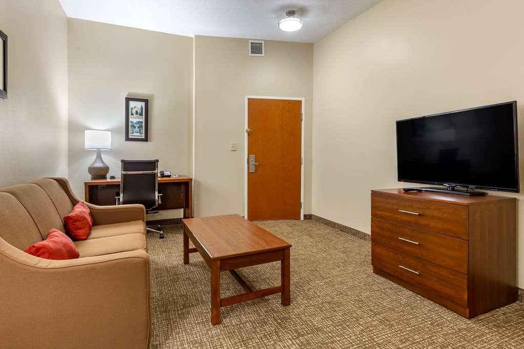 Comfort Suites Clayton Garner - photo 17