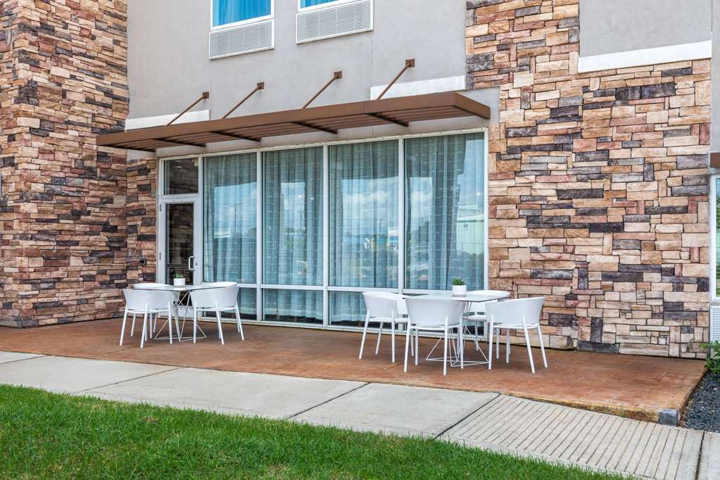 La Quinta Inn & Suites by Wyndham Rockport Fulton - photo 62