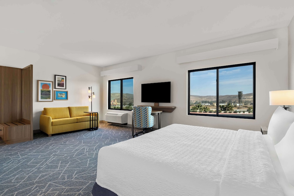 Hampton Inn & Suites by Hilton Corona - photo 14