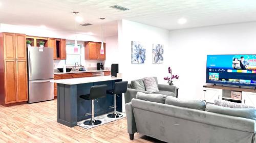 LuxCoral 4 Min walk to beach — 4-Star Luxury Hotel in Cape Canaveral, United States