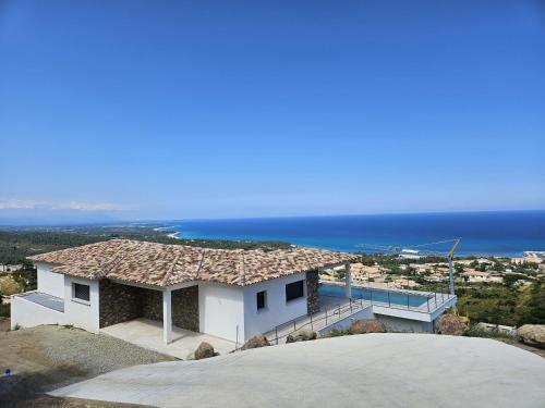 LABELLE Vue mer panoramique Piscine privée Clim WIFI — hotel in Sari-Solenzara