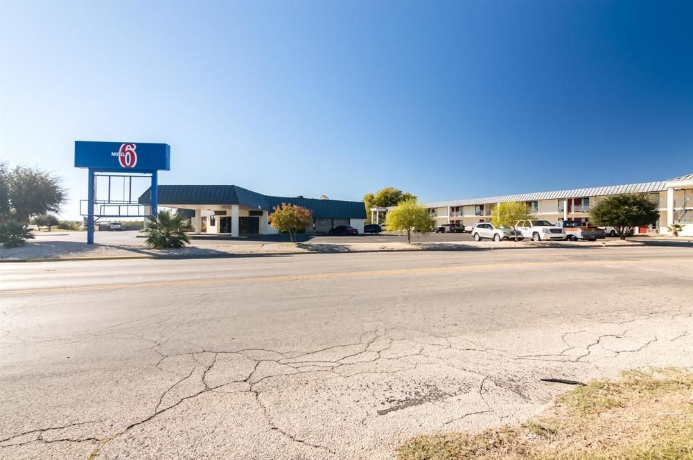 Red Roof Inn & Suites San Angelo - photo 12