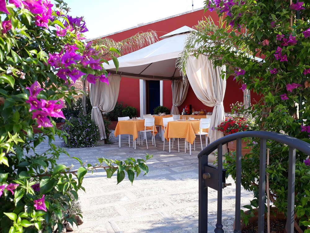 Mediterraneo B&B — 4-Star Luxury Hotel in Maglie, Italy