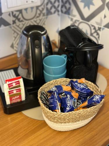 Home Smart Rent Appartamento Nel Cuore di Napoli 1 Camera Da Letto — 4-Star Luxury Hotel in Naples, Italy