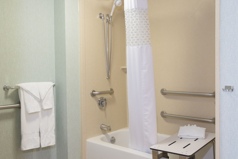 Hampton Inn and Suites Kokomo - photo 30