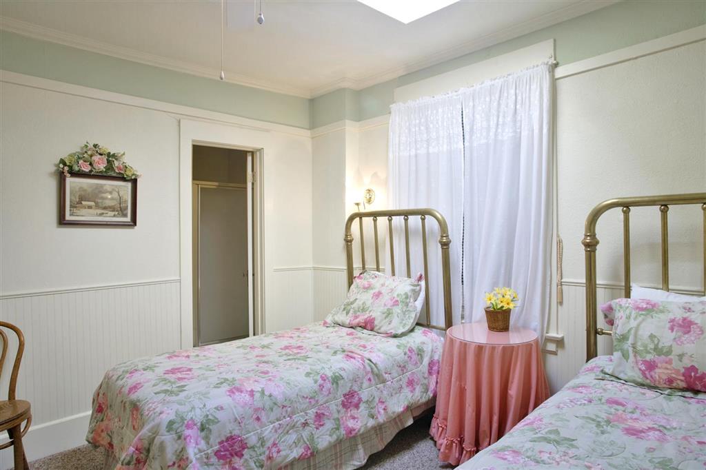 Americas Best Value Inn & Suites Royal Carriage - photo 5