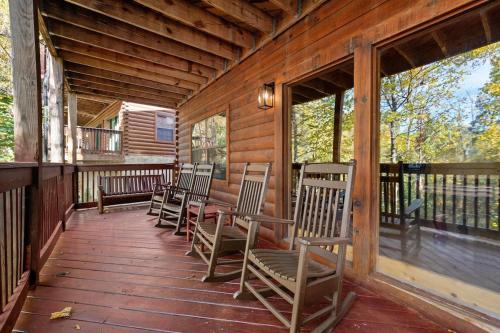 Kate's Cabin 3 min to Dollywood Cabin with Hot tub Game Room and Resort Pool - photo 13