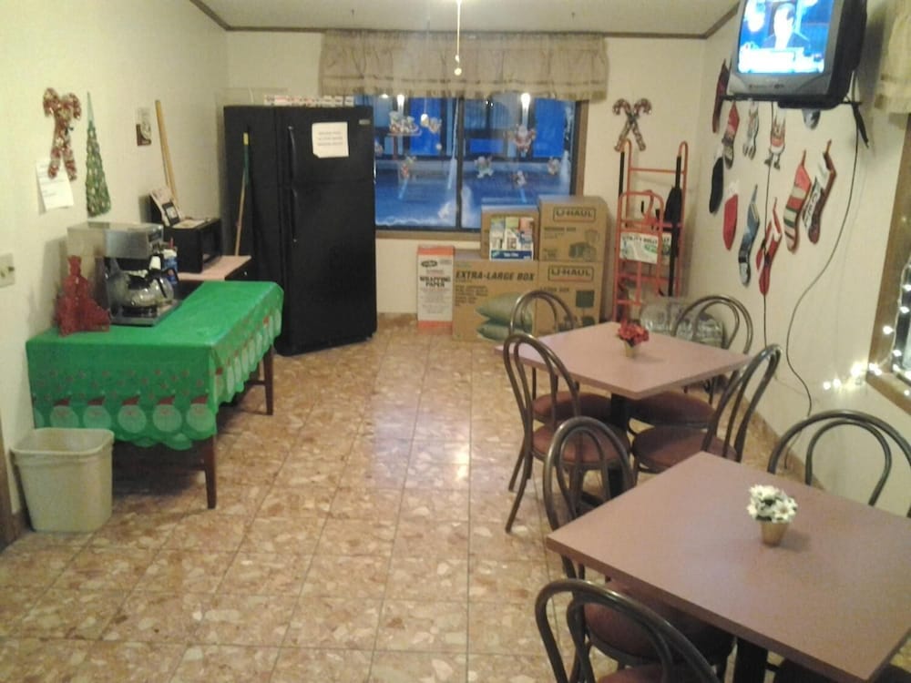 Xenia Country Inn - photo 18