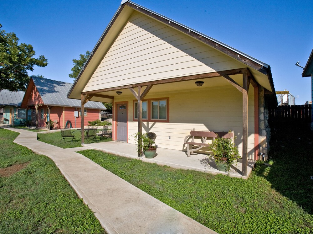 Blanco Riverside Cottages & RV - photo 26