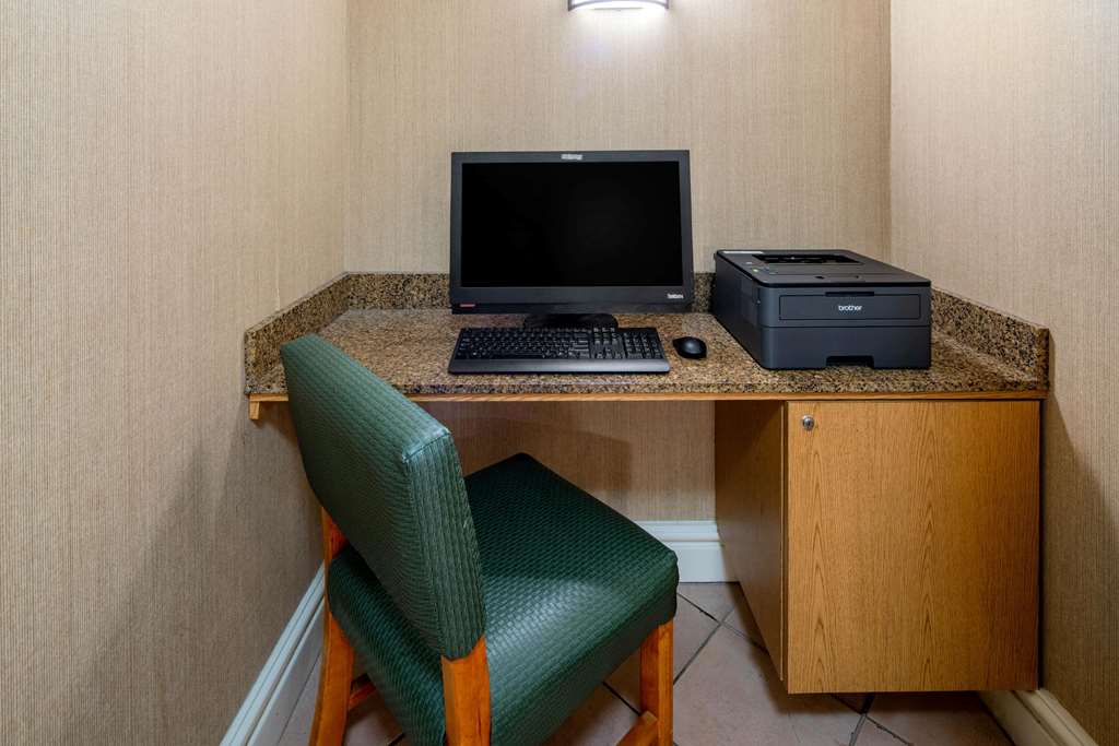 La Quinta Inn & Suites by Wyndham Irvine Spectrum - photo 35
