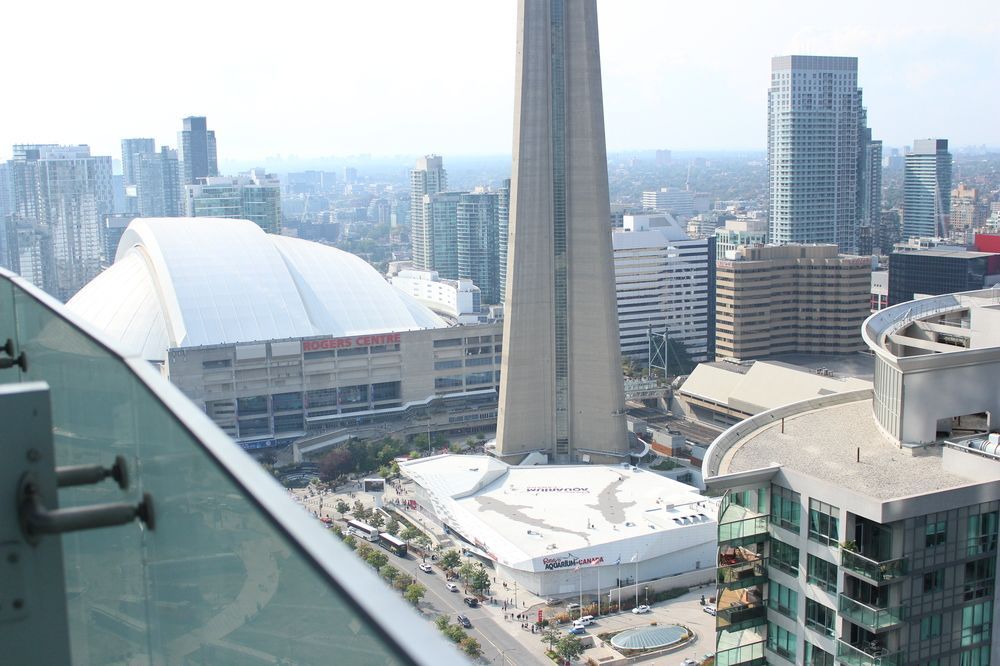 Stylish Condo CN Tower View with Parking — Toronto — photo 4